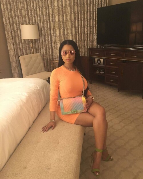 nicki-minaj-feet-2529139.jpg