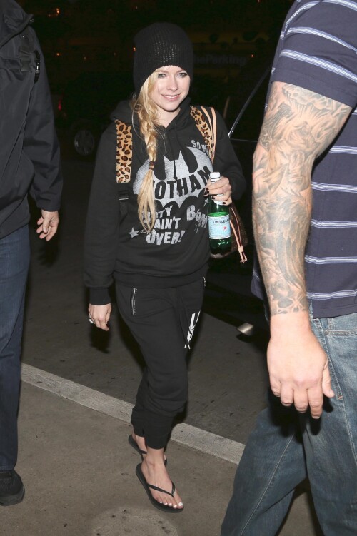 Avril_Lavigne-Feet-1320524.jpg