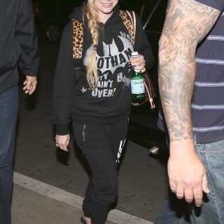 Avril_Lavigne-Feet-1320524