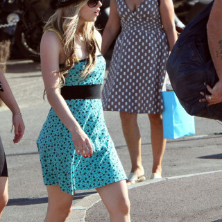 Avril_Lavigne-Feet-143845