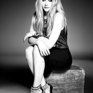 Avril_Lavigne-Feet-2317624