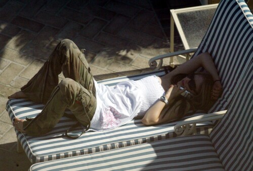 Avril_Lavigne-Feet-256684.jpg