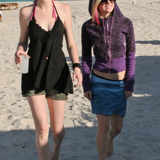 Avril_Lavigne-Feet-270250
