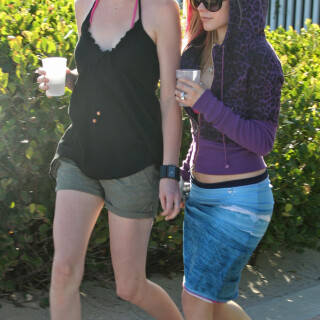 Avril_Lavigne-Feet-270251