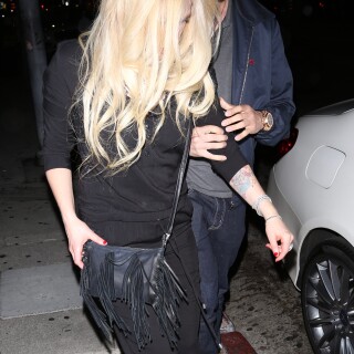 Avril_Lavigne-Feet-2921679