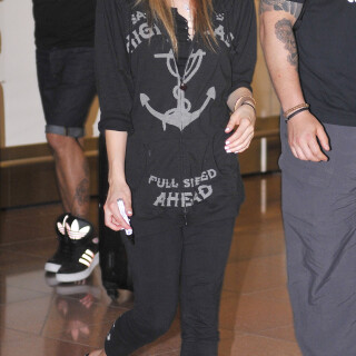 Avril_Lavigne-Feet-477103
