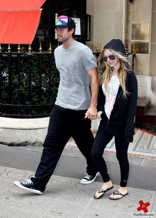 Avril_Lavigne-Feet-504712.jpg