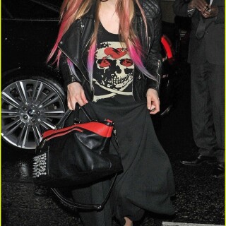 Avril_Lavigne-Feet-817248