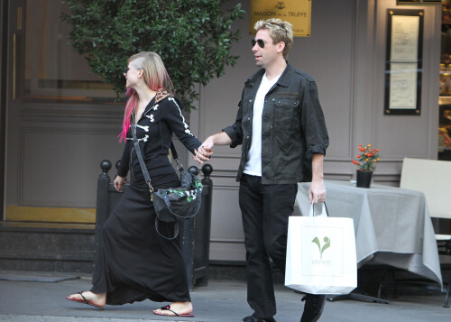 Avril_Lavigne-Feet-922307.jpg